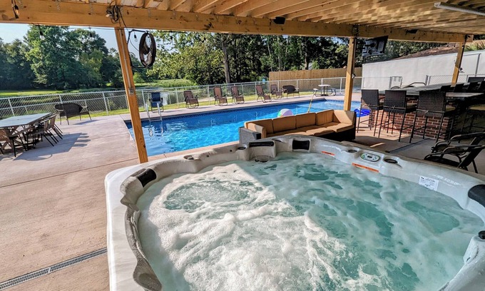 Gulfport House | 15 Individual Beds! Packed with Amenities! Perfect for a large group to Relax!
