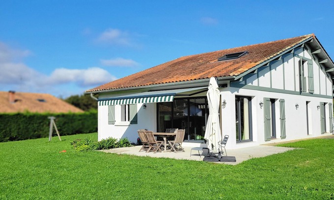 Saubrigues House | 15 min from the ocean, large house ideal for families.