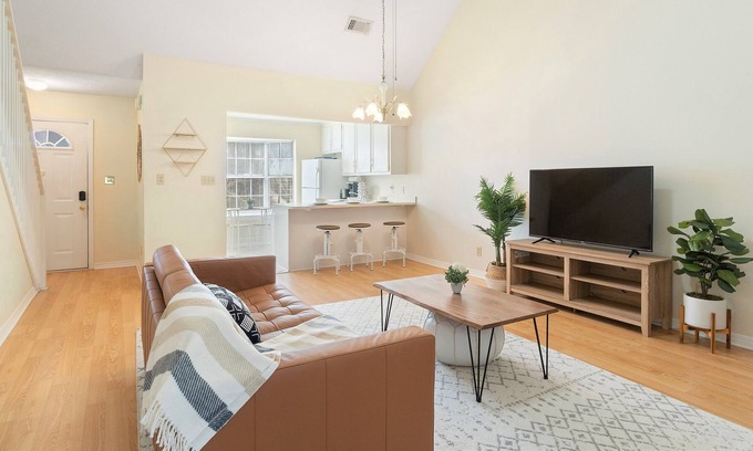 Daphne House | 15 Min to Mobile (Golf Course & Pool and Nearby Beaches)