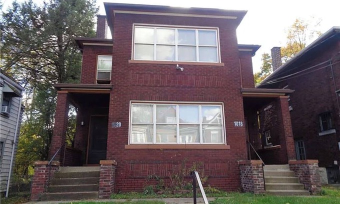 Wilkinsburg House | 15 minutes from Downtown, PNC Park, 5 minutes from Monroeville