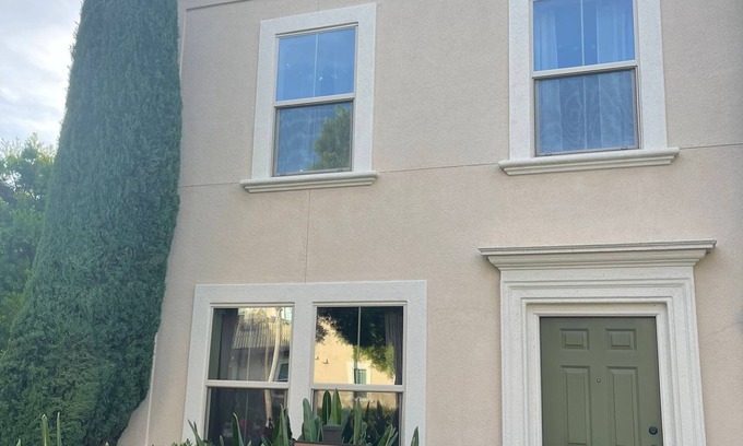 Cypress Village House | 15 minutes to Disneyland and Laguna Beach! In the heart of Irvine