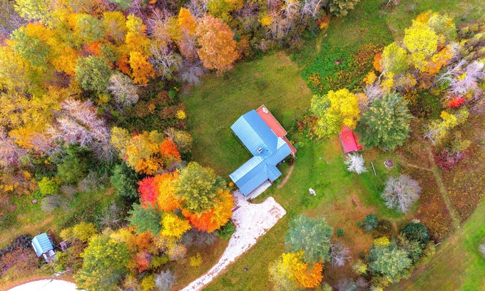 Pittsfield House | 15 Minutes to Killington - 2 Living Rooms - Private Mountain Views