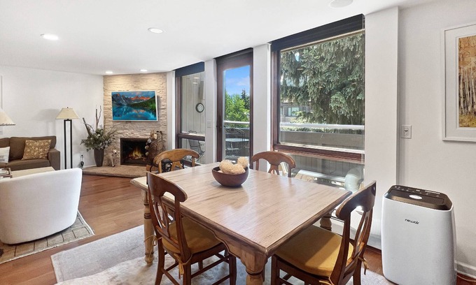 Aspen Condo | 15% Off for Fall Savings! Stay 3 Nights Now thru Nov 19