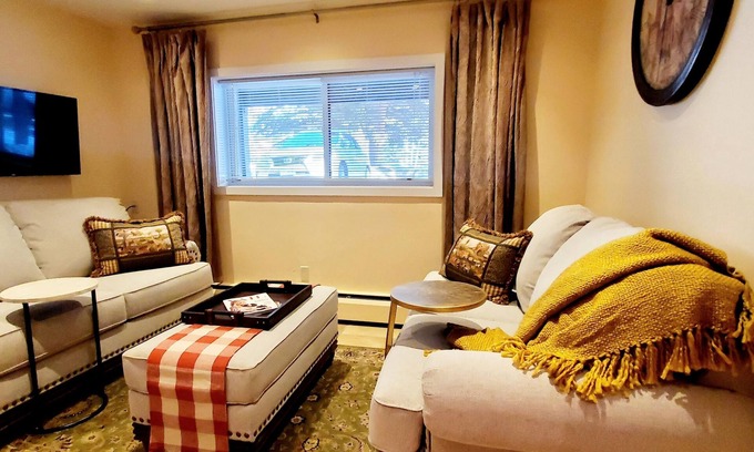 Vail Condo | 150/nt = Sept. 25 and Sept. 27-Oct. 2. Vail Village location w free parking.