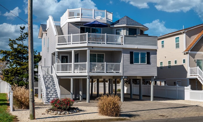 Ship Bottom House | 1500 for Chowderfest or Kite fest visit now booking! Special rate nice package