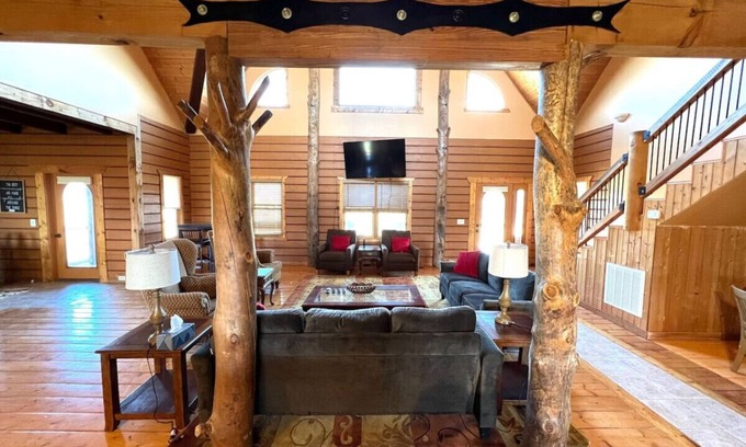 Kabletown Cabin | 15000sfAlmost Heaven-Log Cabin-Hottub- RescueFarm