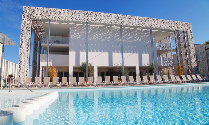 Cap d'Agde Condo | 150m de la Plage! Piscine Saisonnière + Sauna
