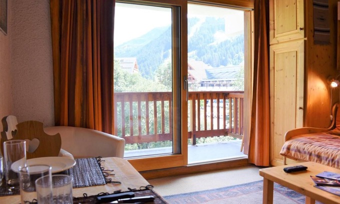 Meribel Centre Apartment | 150m from ski slopes, 3rd floor, balcony, 24m², Méribel