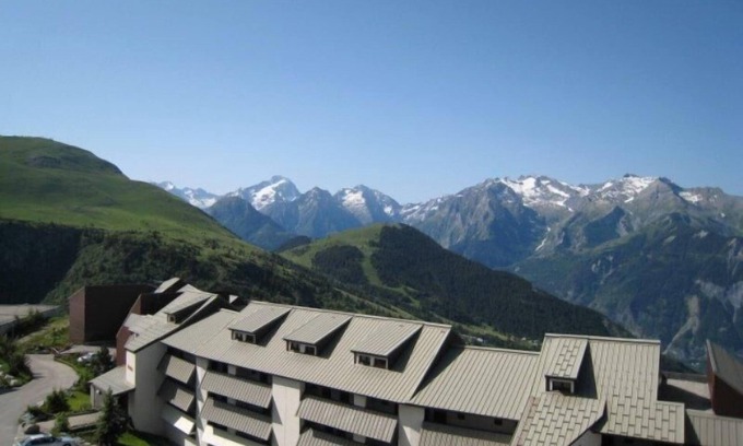 Eclose-Est Apartment | 150m from ski slopes, 3rd floor, tv, ski locker, 24m², Alpe d'Huez