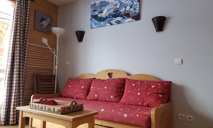 Les Claux Apartment | 150m from ski slopes, 4th floor, swimming pool, balcony, parking, tv, ski locker, 32m², Vars