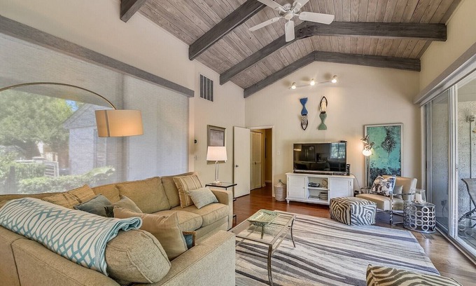 South Beach Villa | 1581 Lagoon Villa ~ Beautiful Coastal Getaway in South Beach Marina Area!