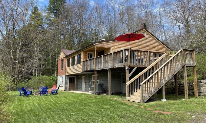 Mount Nebo Cabin | 16 acre retreat with large fishing pond and a butterfly meadow