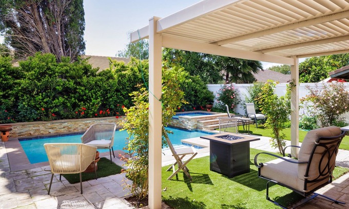 Valencia House | 164 Colorful Happy Home - Pool & Spa