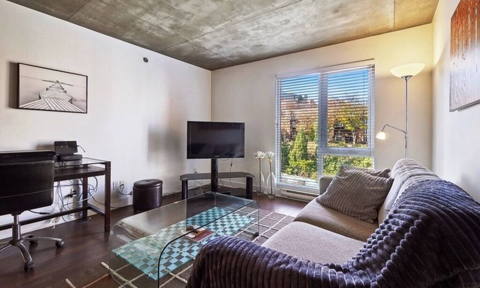 Quartier des Spectacles Condo | #165 Modern & Spacious Condo in Downtown