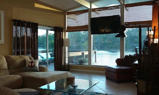 Killen House | 169 PONTOON BOAT AVAILABLE/RIGHT OVER THE LAKE!