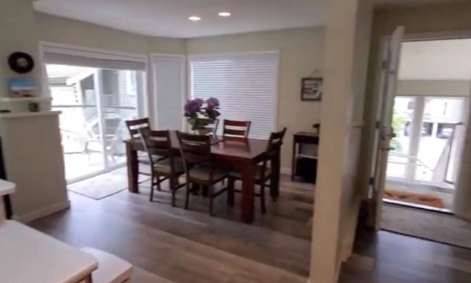 Regional District of Nanaimo Condo | #17 Tanglewood Pl - 2bd 2bth BEACH FRONT 2-level unit - Beach, sun, sand & relax