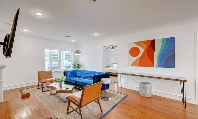 Neartown Apartment | 1711 Maryland 2KING/1BA Top Apt Duplex Pets Ok!n10 Furnished Apartments on site.