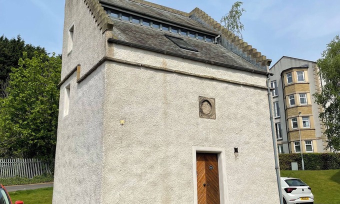 Inverkeithing House | 17th Century Dovecot, 20 min to Edinburgh by train