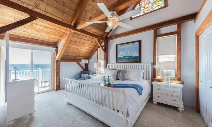 Nahant House | 180 Degree Panoramic Views! Holiday near BOS and Salem