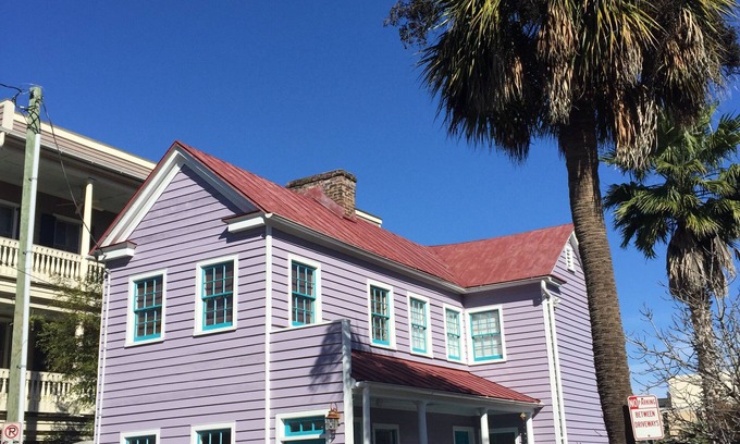 Cannonborough Elliotborough House | 1850 Charleston Single - Historic District: Walk to everything