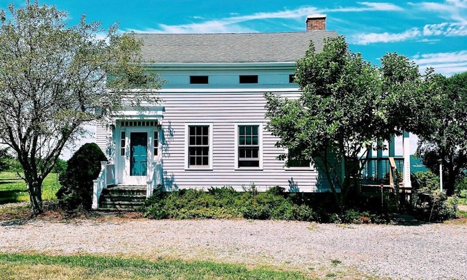 Trumansburg House | 1860’s Restored Farmhouse with BEST views of Cayuga.