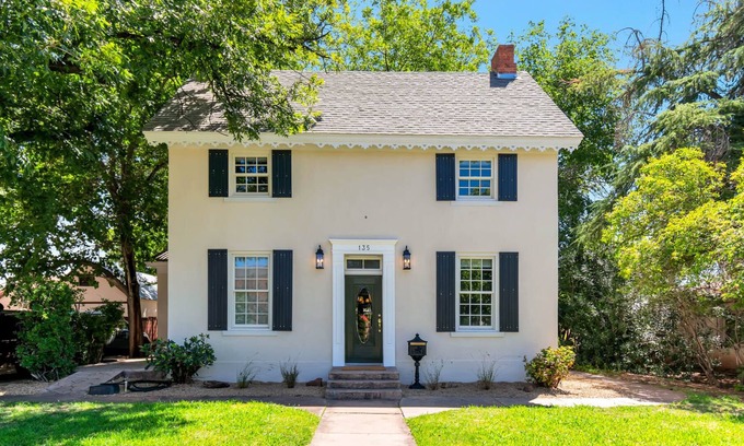 St. George House | 1870 Historic Home of Frederick Blake - Sleeps 10