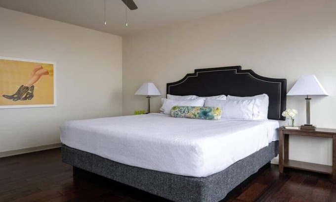 Downtown Dallas Apartment | 18th FL Stylish CozySuites w/pool, gym #3