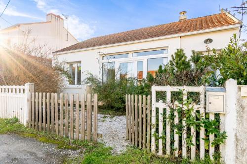 Pornic Villa | 190, chic, sobre, plage à pied, 6 p