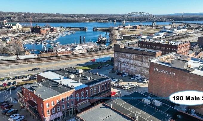 Downtown Dubuque Apartment | 190 on Main #3