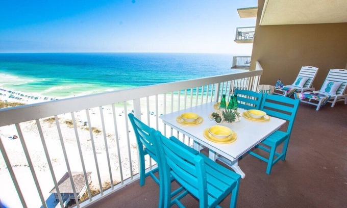 Destin Condo | 1912 | Killer Views + Tiki Bar + 3 Pools + Hot Tubs!