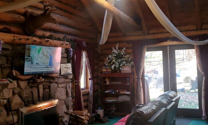 White Lake House | 1913 LOVE SHACK Bethel NY Cheap weekend Juke Box 6 BREWERIES