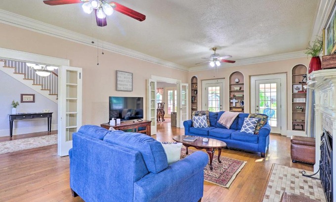 Corsicana House | 1920s Corsicana Home - Spacious Group Getaway!