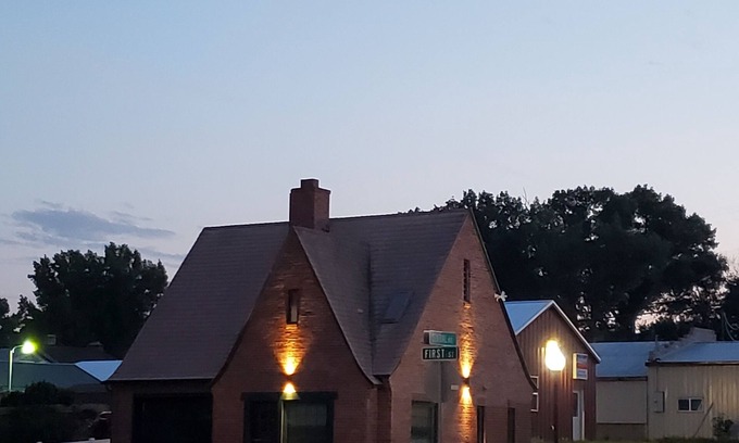 Cascade Cottage | 1930 converted Brick Gas Station in Cascade Montana