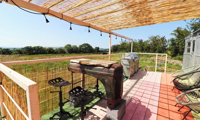 Newcastle Emlyn House | 1957 Spartan Imperial Mansion - Vintage Retreat in West Wales - Pet Friendly!)