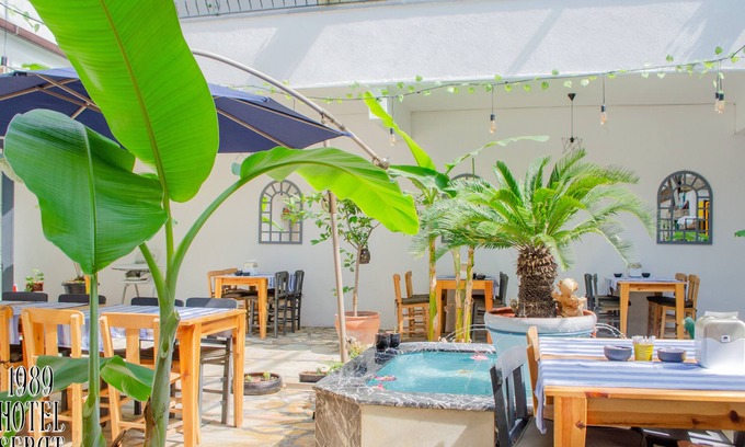 Cesme Hotel | 1989 Hotel Sebat