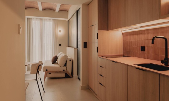 Old Town Apartment | 1A | Premier Apartment by Pau Suites