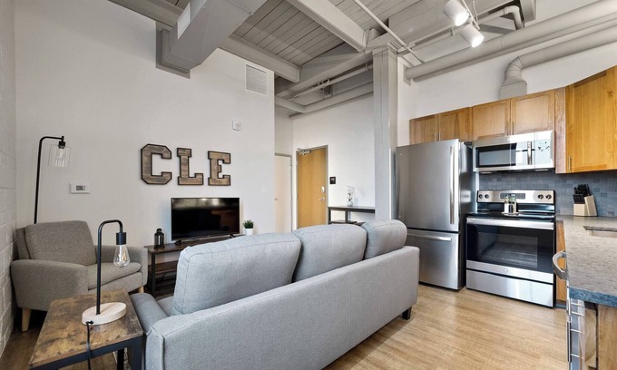 Downtown Cleveland Bed & Breakfast | 1bd Modern Loft in DT Cleveland