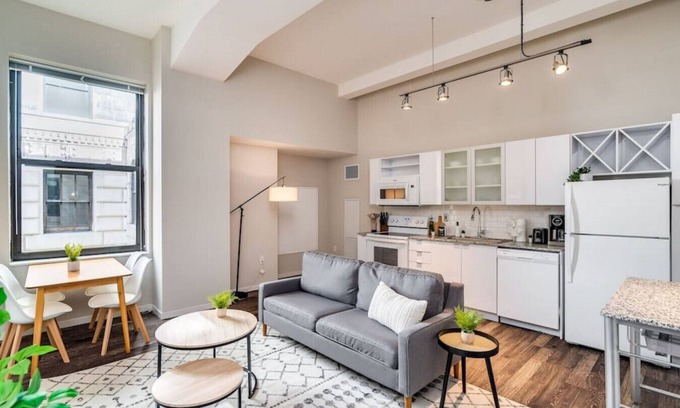 Central Business District Apartment | 1Bedroom in CBD w/Pool & Gym Near Over-the-Rhine