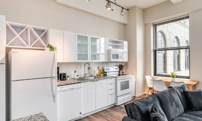 Downtown Cincinnati Apartment | 1Bedroom w/Pool and Sky Lounge Access in the CBD