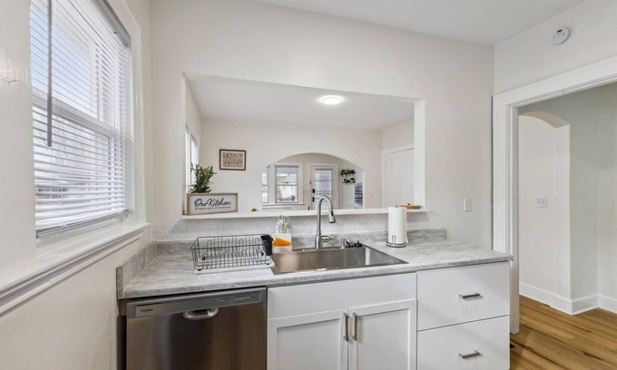 Indianapolis House | 1BR/1BA Cozy Home - Pet Friendly - 3 min to Butler Univ.