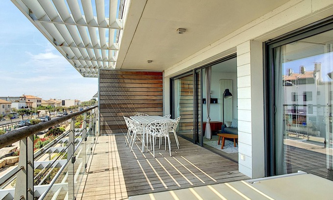 Carnon-Plage Apartment | 1BR Apartment for 4 in Carnon - Terrace, Garage, Steps from the Beach