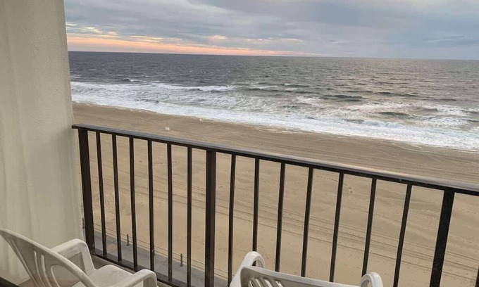 Northeast Virginia Beach Condo | 1BR Beach Access/Private Balcony/Indoor Pool