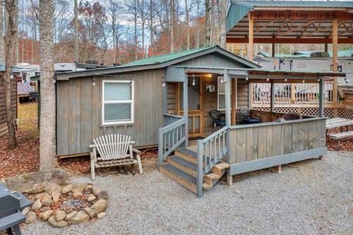Gatlinburg - Pigeon Forge Other | 1BR Cabin in the Smokies Close to Gatlinburg