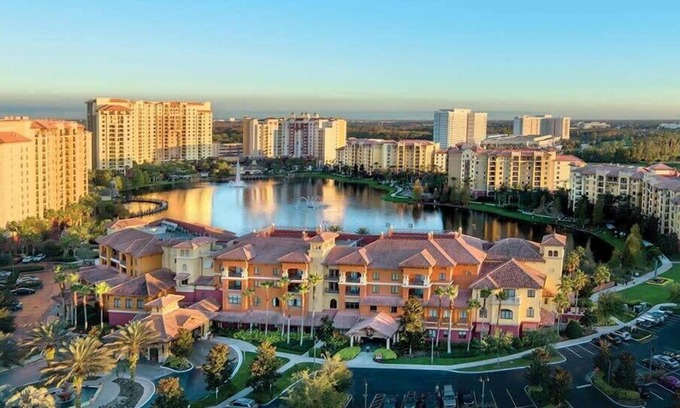 Lake Buena Vista Condo | 1BR Deluxe Condo Near Disney Free Shuttle To Park