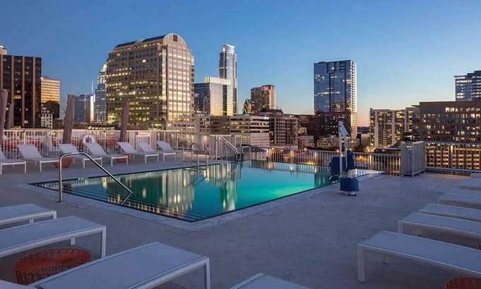 West End Condo | 1br Deluxe Unit Rooftop Pool Austin Skyline Views!