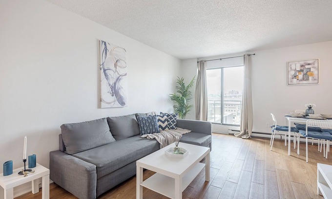 Quartier des Spectacles Apartment | 1BR Downtown MTL | Walk to Old Port