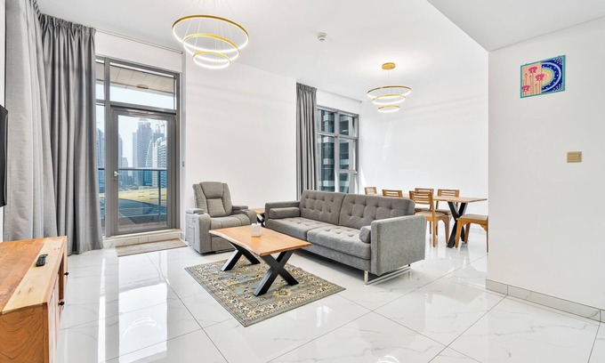 Jumeirah Lake Towers Apartment | 1BR Gem with Lake View Plus Pool & Gym Access
