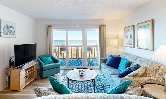 Duck Condo | 1BR Oceanfront condo with a pool and tennis court