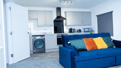 Burton on Trent Apartment | 1BR Sleeps 4, 3 mins from City centre & Local Gems