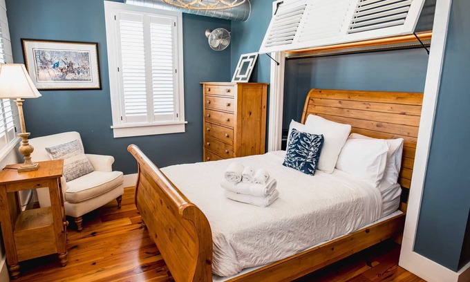 Cannonborough Elliotborough House | 1BR Suite in a Gorgeous Antebellum Mansion